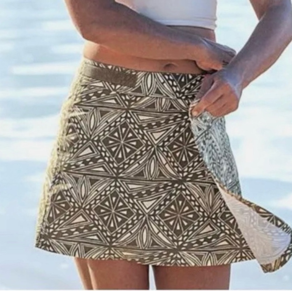 Rip Skirt Hawaii Beach Wrap Mini Skirt in Vintage Tribal Print Length 1 Size: S